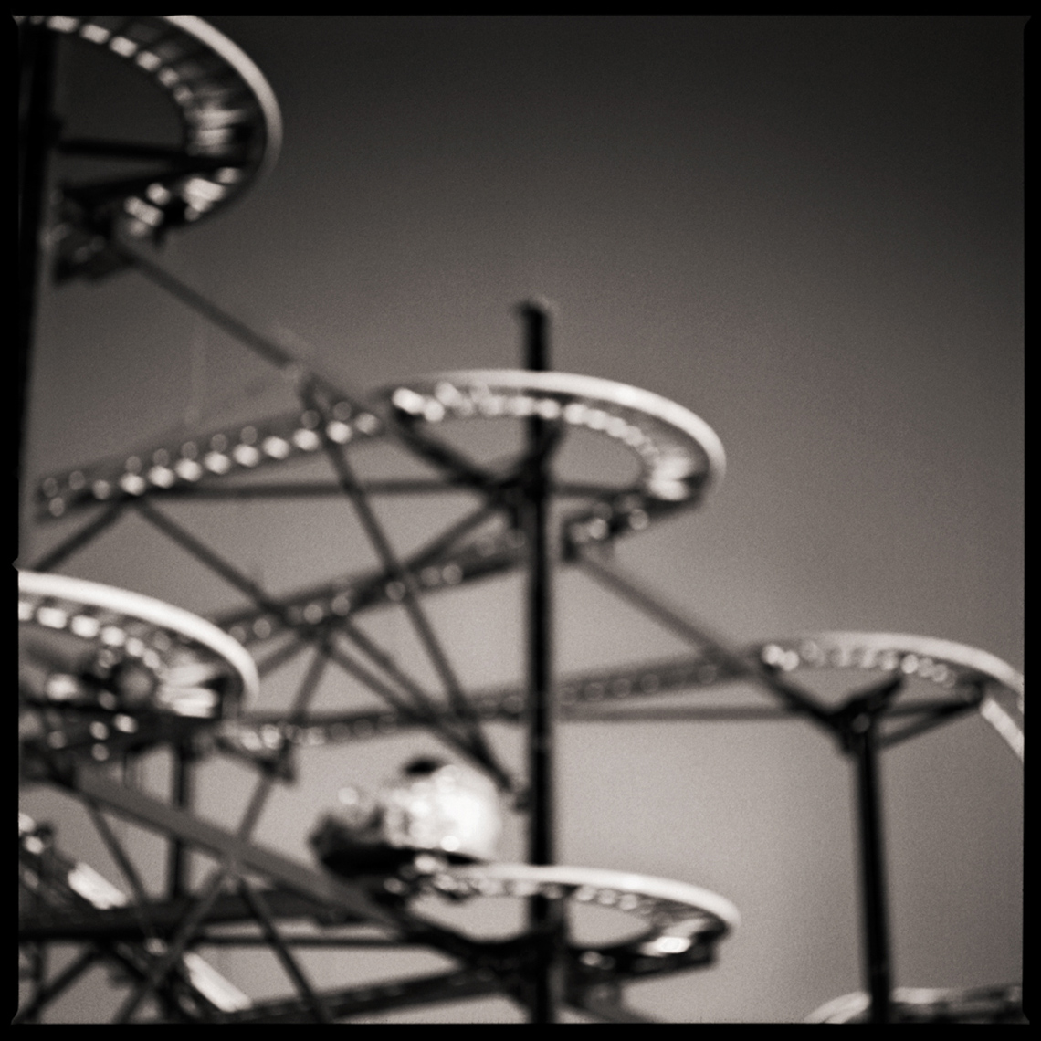 Sean Perry Photographs • Mousetrap, from the series Fairgrounds