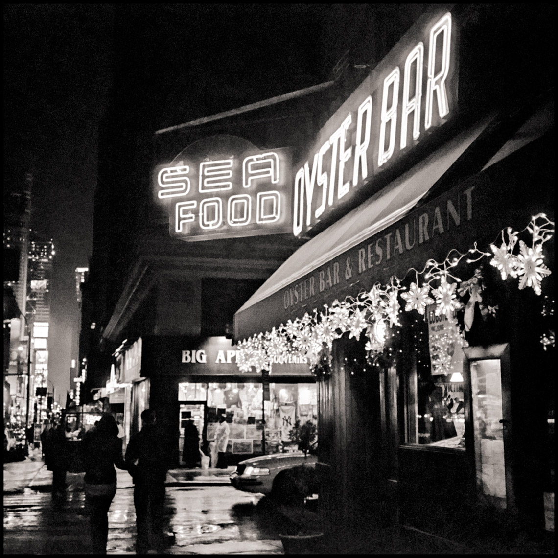 Sean Perry Photographs • The Oyster Bar, from the series Gotham
