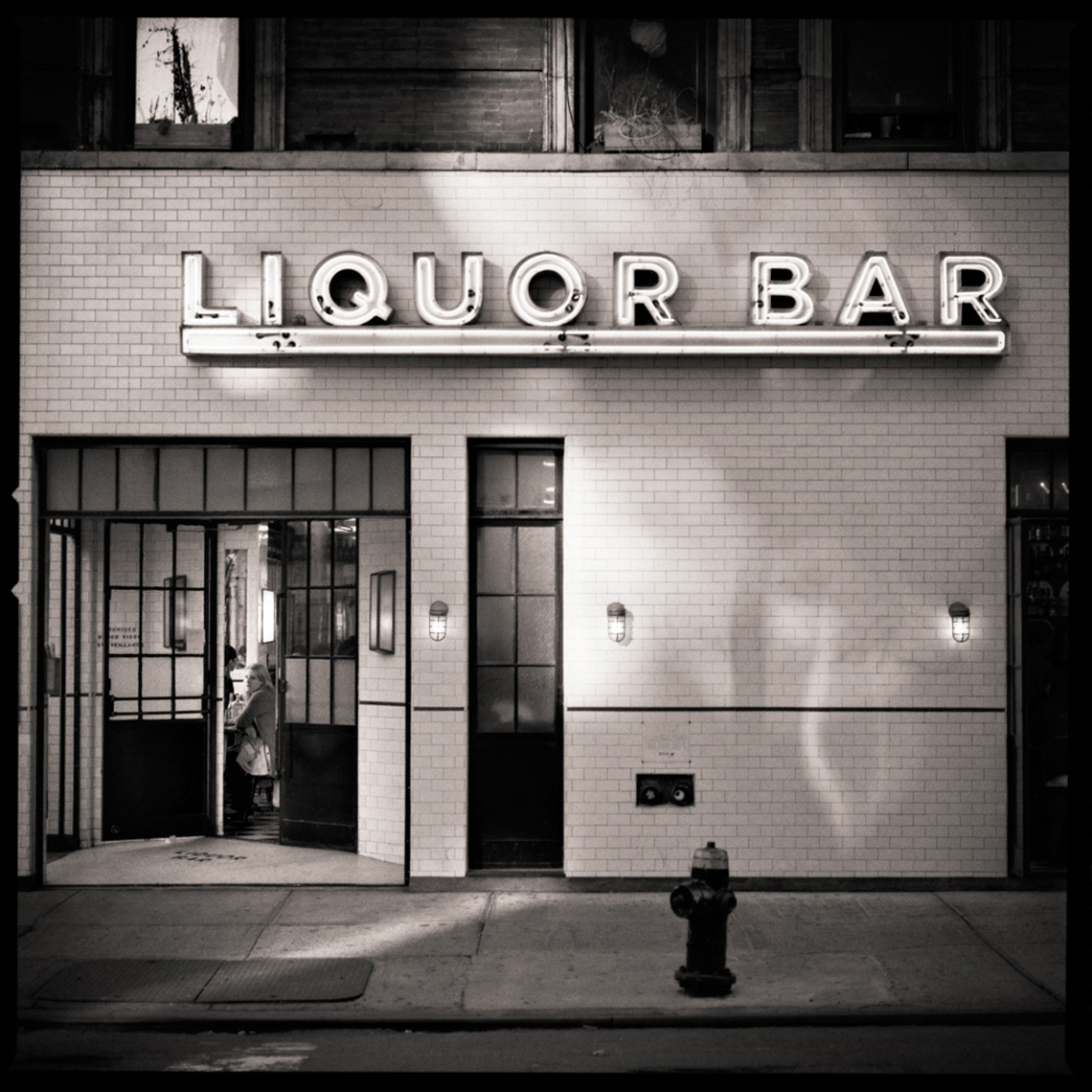 Sean Perry Photographs • The Liquor Bar, from the series Gotham
